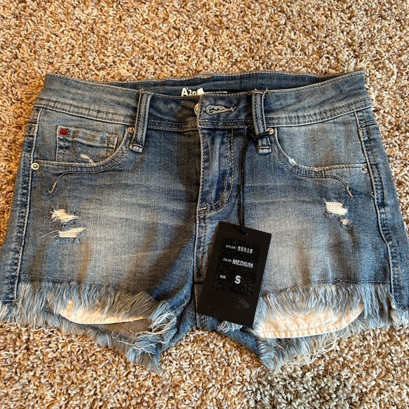 Jean Shorts - Picture 1 of 4